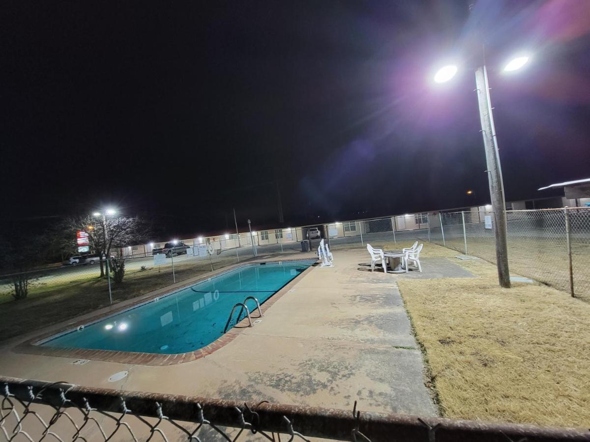 Eddy'S Motel Pleasanton Bagian luar foto