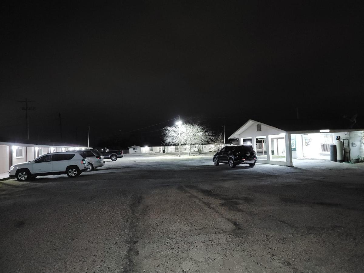 Eddy'S Motel Pleasanton Bagian luar foto