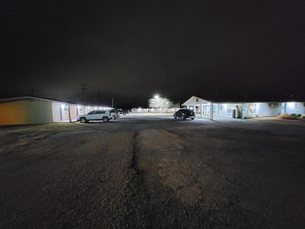 Eddy'S Motel Pleasanton Bagian luar foto