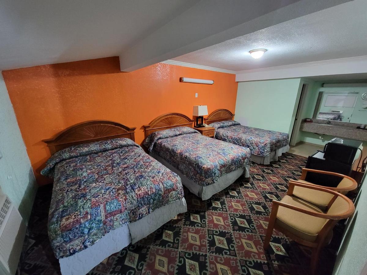 Eddy'S Motel Pleasanton Bagian luar foto